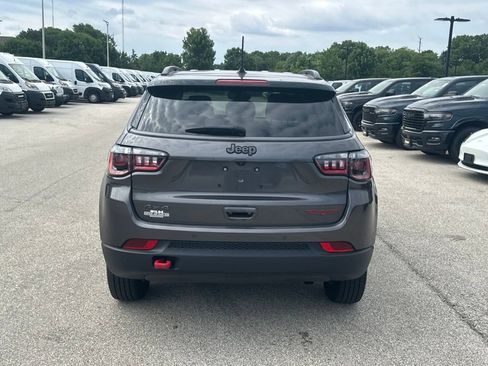 Used 2022 Jeep Compass Trailhawk w/ Trailhawk Convenience Group AWD/4WD image 4