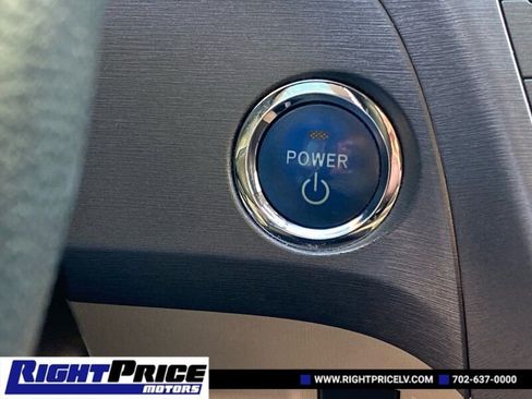 Used 2014 Toyota Prius Four image 17