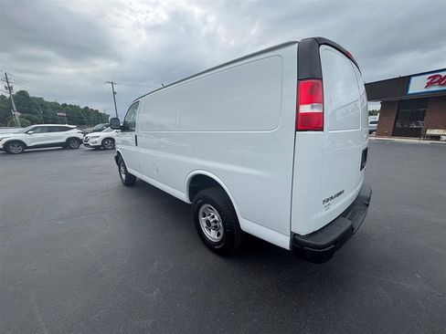 Used 2023 GMC Savana 2500 w/ Driver Convenience Package RWD image 4