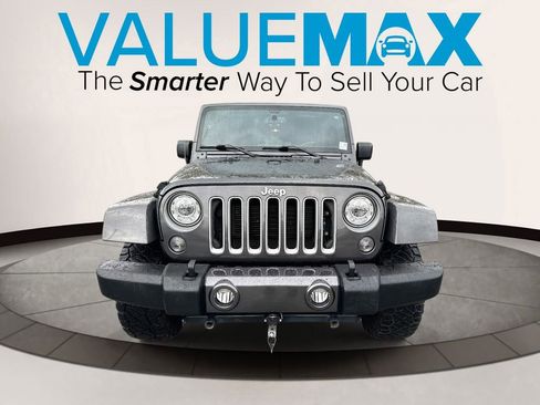 Used 2017 Jeep Wrangler Unlimited Sahara w/ Max Tow Package image 9