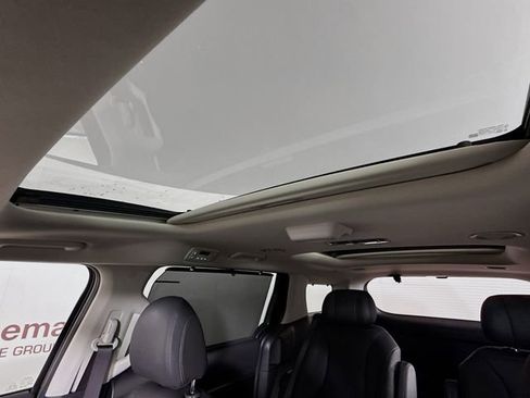 Used 2025 Kia Carnival SX Prestige image 23
