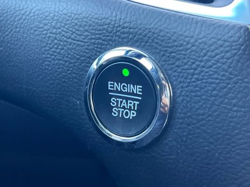 Used 2022 Ford Edge Titanium image 25