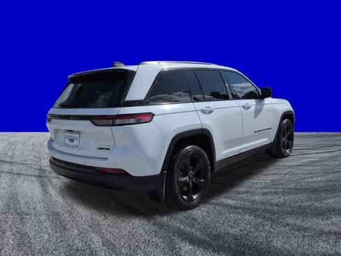 Used 2023 Jeep Grand Cherokee Limited w/ Black Appearance Package AWD/4WD image 4