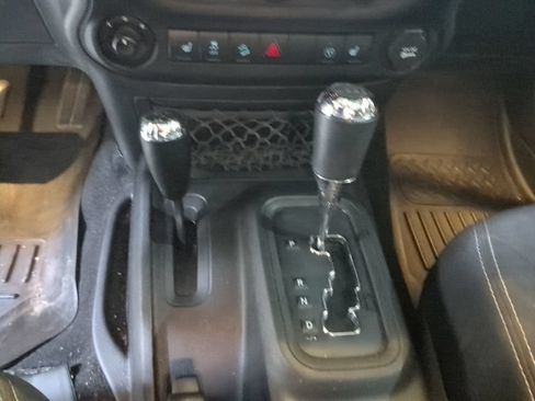 Used 2016 Jeep Wrangler Unlimited Sahara w/ Dual Top Group AWD/4WD image 19