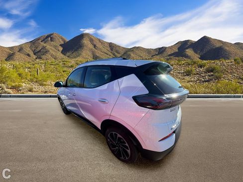 Used 2023 Chevrolet Bolt EUV Premier w/ Sun & Sound Package FWD image 3