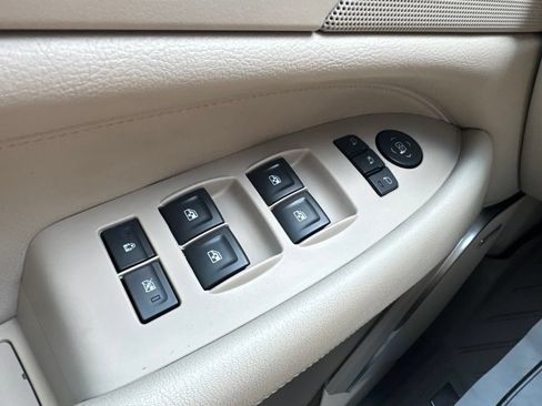 Used 2017 Cadillac Escalade Premium Luxury AWD/4WD image 12