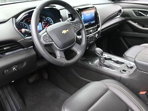 Used 2023 Chevrolet Traverse LT w/ Rear Camera Mirror Package image 14