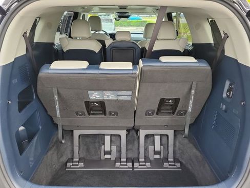Used 2025 Kia Carnival SX FWD image 8