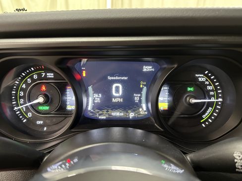Used 2025 Jeep Wrangler Unlimited Sahara AWD/4WD image 29