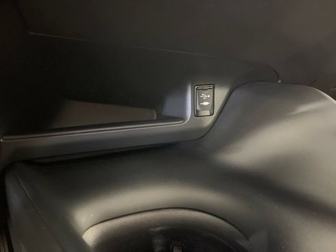 Used 2019 Toyota C-HR LE FWD image 28