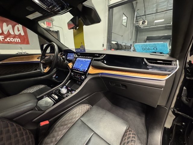 Used 2023 Jeep Grand Cherokee Summit AWD/4WD image 14