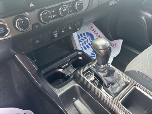 Used 2021 Toyota Tacoma TRD Sport AWD/4WD image 29