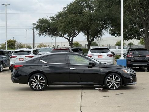 Used 2020 Nissan Altima 2.5 Platinum image 3