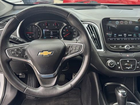 Used 2017 Chevrolet Malibu LT FWD image 17