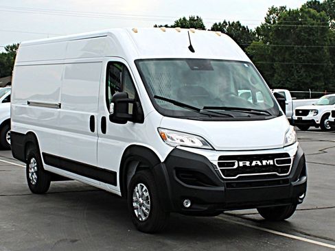 Used 2024 RAM ProMaster 3500 w/ Quick Order Package 22G SLT FWD image 3