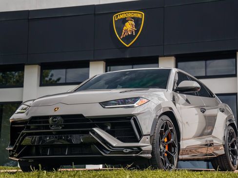 Used 2024 Lamborghini Urus Performante AWD/4WD image 2