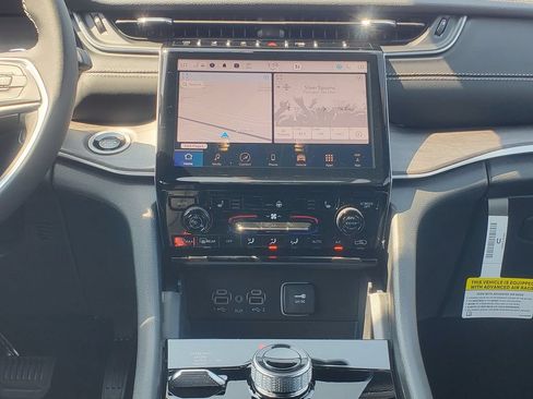 New 2025 Jeep Grand Cherokee Limited AWD/4WD image 30