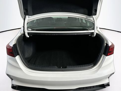 Used 2024 Kia Forte LXS image 27