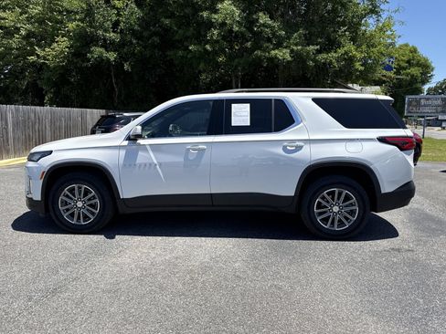 Used 2023 Chevrolet Traverse LT w/ Rear Camera Mirror Package FWD image 2