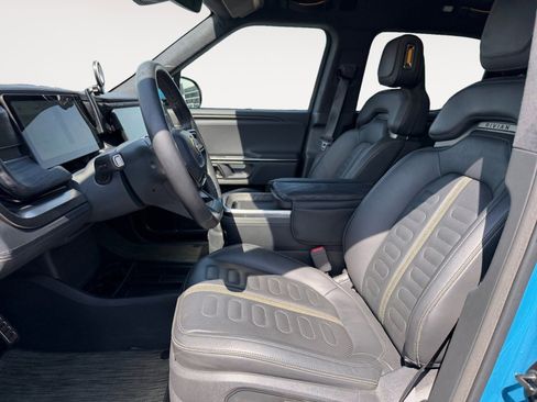 Used 2023 Rivian R1T Adventure image 9