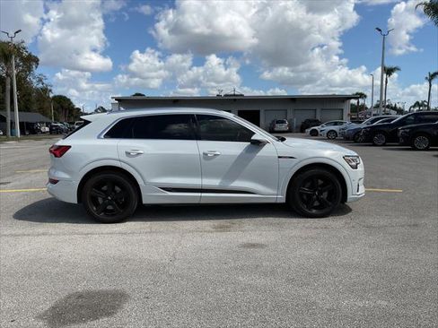 Used 2019 Audi e-tron Premium Plus image 17