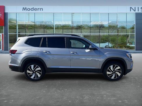 Used 2025 Volkswagen Atlas SE image 4