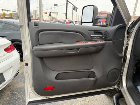Used 2008 Chevrolet Silverado 3500 LTZ w/ EZ-Lift Tailgate Package image 10