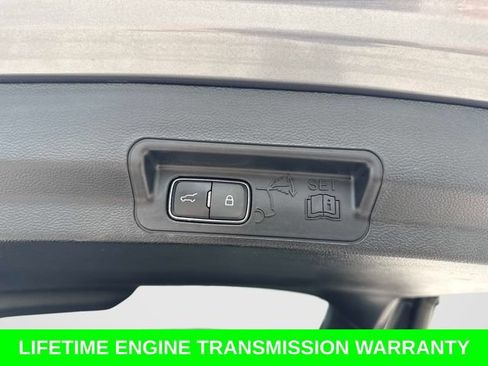Used 2023 Ford Explorer XLT RWD image 13