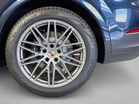 Used 2026 Porsche Cayenne AWD/4WD image 24