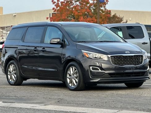 Used 2021 Kia Sedona EX image 9