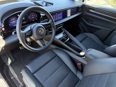 Used 2025 Porsche Macan 4S Electric image 4