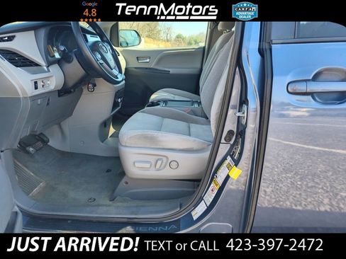 Used 2017 Toyota Sienna LE image 9