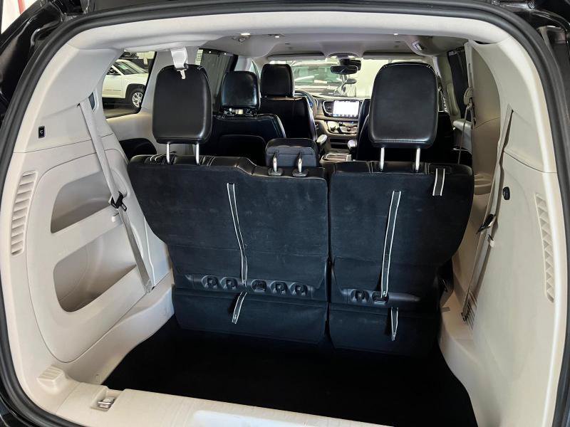 Used 2024 Chrysler Pacifica Touring-L FWD image 24