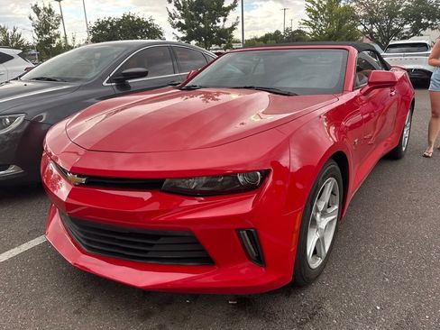 Used 2018 Chevrolet Camaro LT RWD image 1