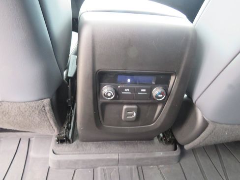 Used 2023 Buick Enclave Essence w/ Experience Buick Package FWD image 10