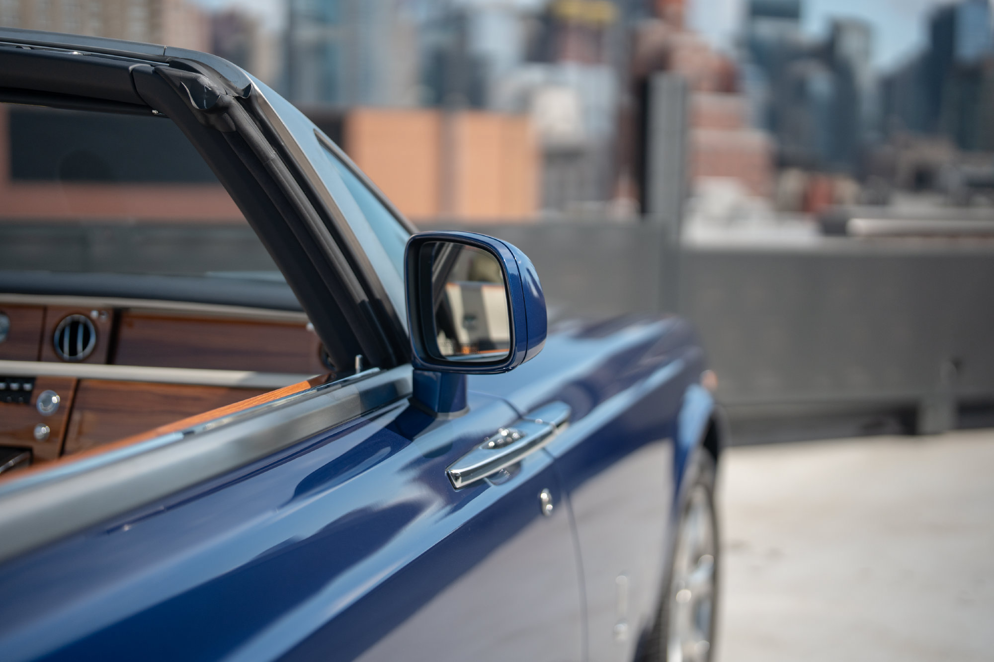 Used 2011 Rolls-Royce Phantom Drophead Coupe RWD image 28