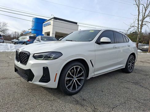 Used 2023 BMW X4 xDrive30i w/ M Sport Package image 3