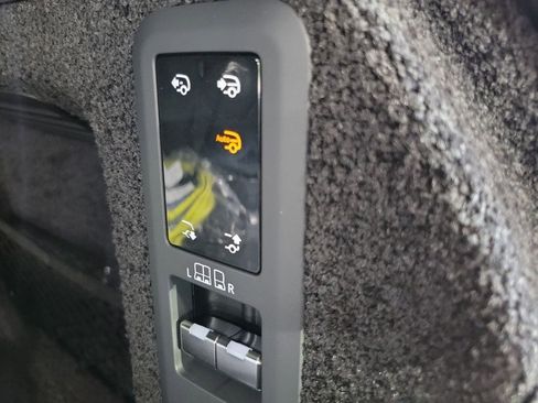 New 2025 Land Rover Range Rover SE image 31