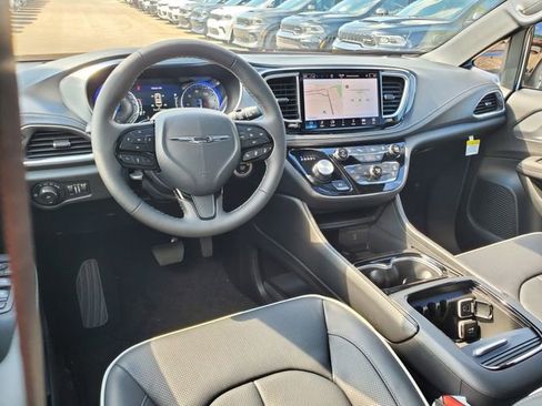 New 2026 Chrysler Pacifica Limited w/ S Appearance Package image 7