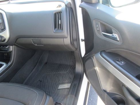 Used 2022 Chevrolet Colorado LT w/ LT Convenience Package image 19