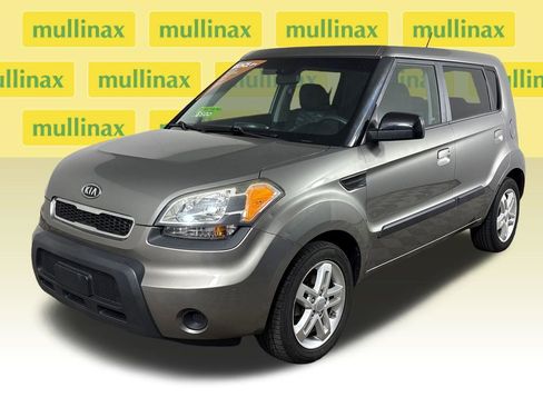 Used 2010 Kia Soul + FWD image 14