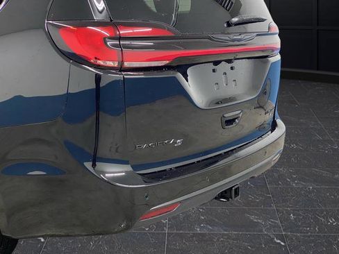 New 2026 Chrysler Pacifica Limited w/ S Appearance Package AWD/4WD image 39