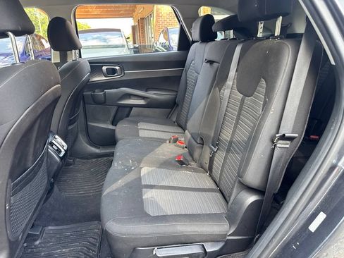 Used 2022 Kia Sorento LX AWD/4WD image 6