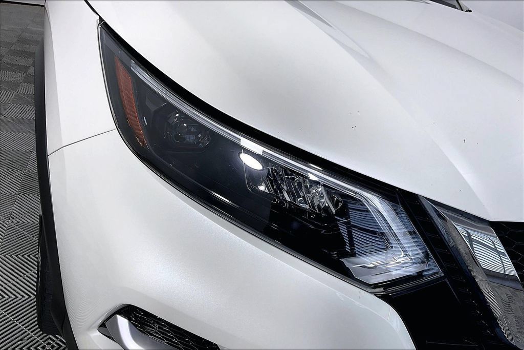 Used 2022 Nissan Rogue Sport SL w/ Premium Package FWD image 27