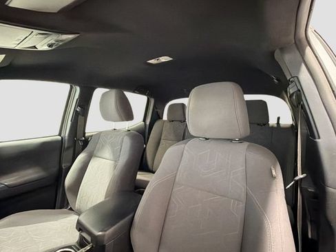Used 2018 Toyota Tacoma TRD Sport AWD/4WD image 17
