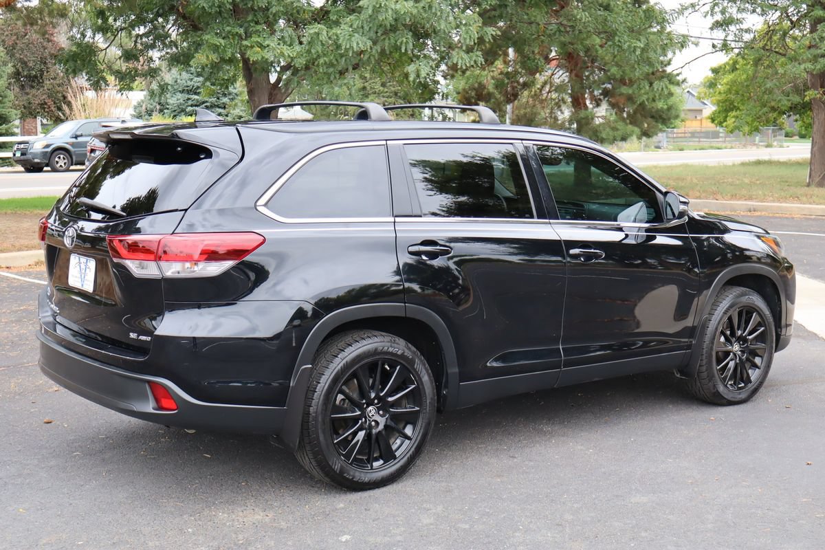 Used 2019 Toyota Highlander SE AWD/4WD image 4
