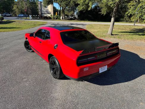 Used 2020 Dodge Challenger SXT image 4