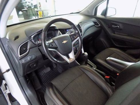 Used 2019 Chevrolet Trax LT w/ Redline Edition image 12