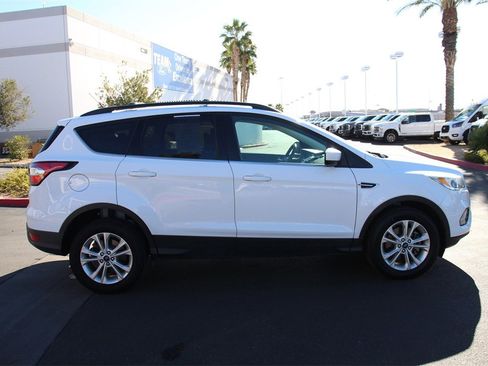 Certified 2018 Ford Escape SE image 10
