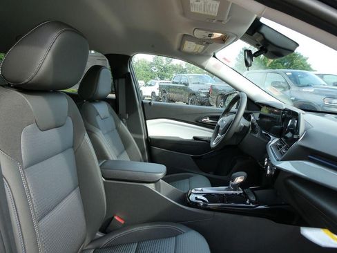 New 2026 Chevrolet Trax LT w/ Midnight Edition FWD image 10